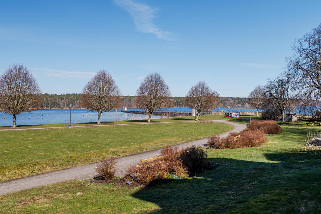 Utsikten mot Skräckleparken och vattnet