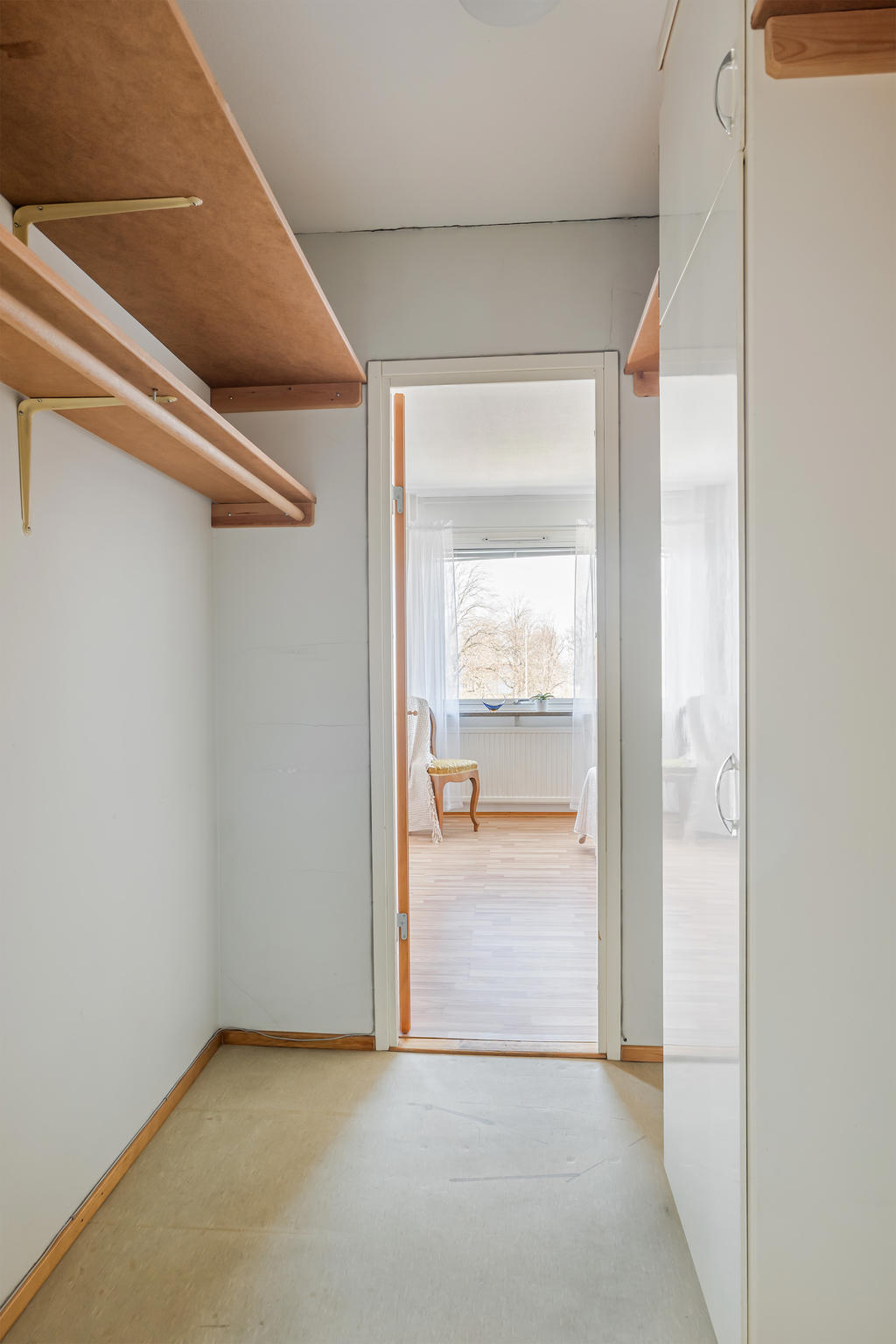 Klädkammaren mellan hallen och sovrum 2