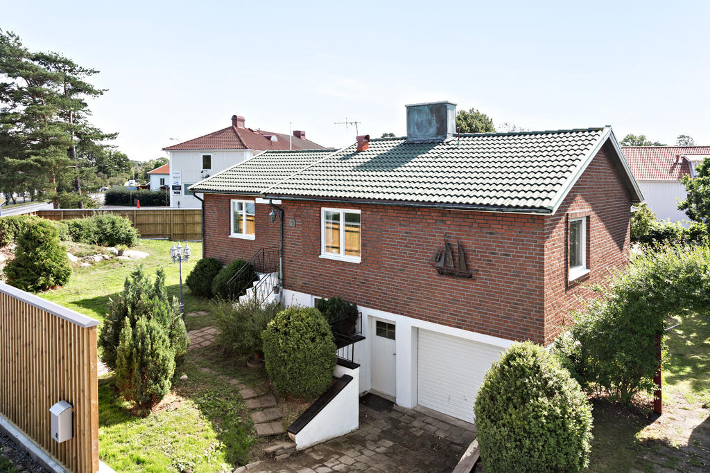 Välkommen till detta mysiga hus med 50-tals charm