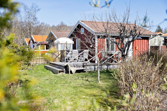 Stuga med bra läge och fin tomt i mysiga välskötta Sörbacken!