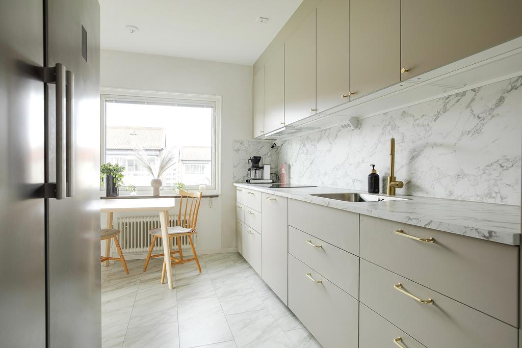 Kök med stor kyl och frys