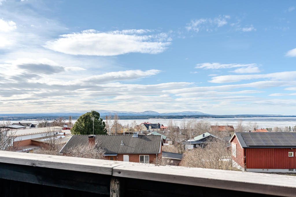 Fjäll- och sjöutsikt!