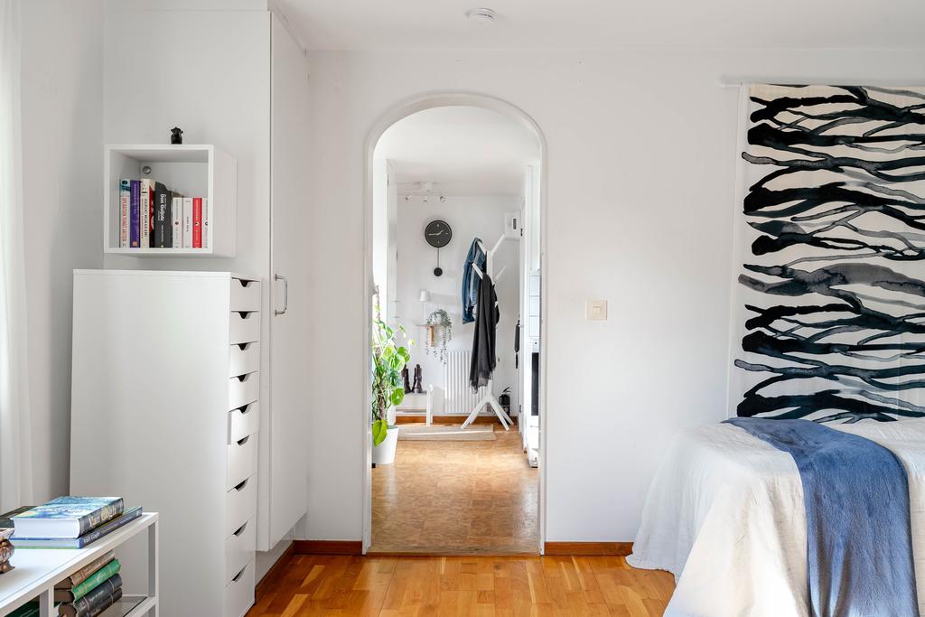 Sikt mot kök och hall