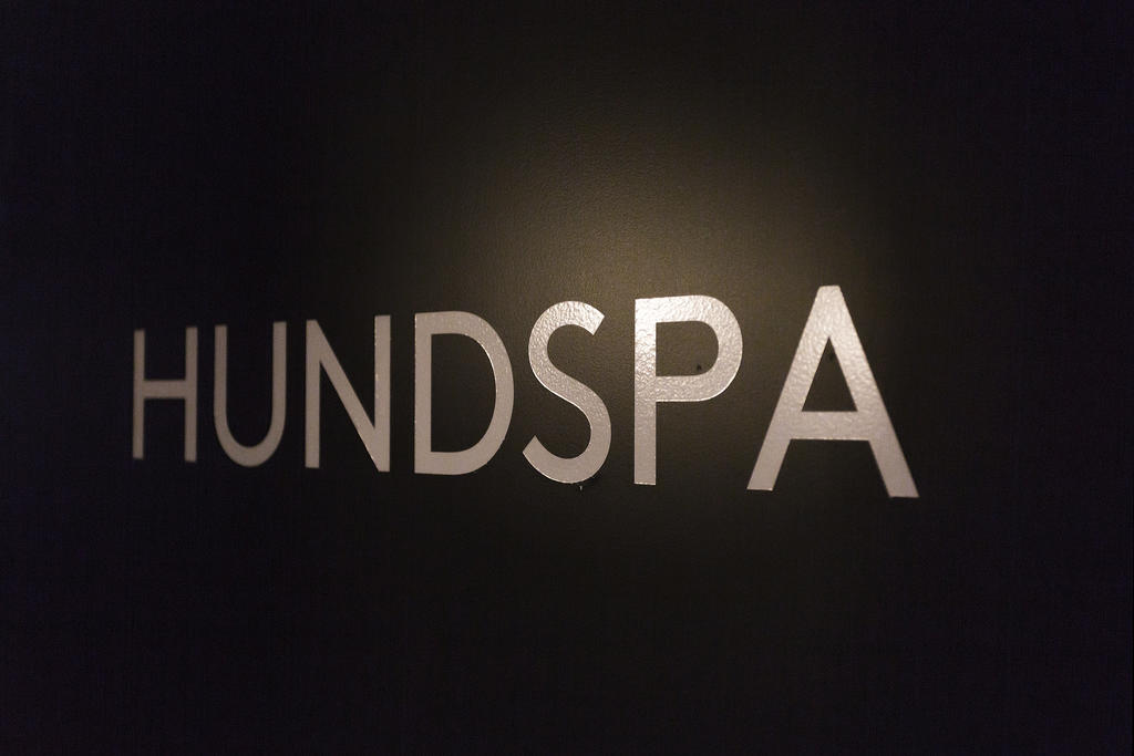 Har du hund finns ett litet badrum där du med kan duscha av hunden från smuts