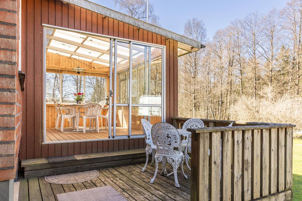 Liten altan utanför uterummet