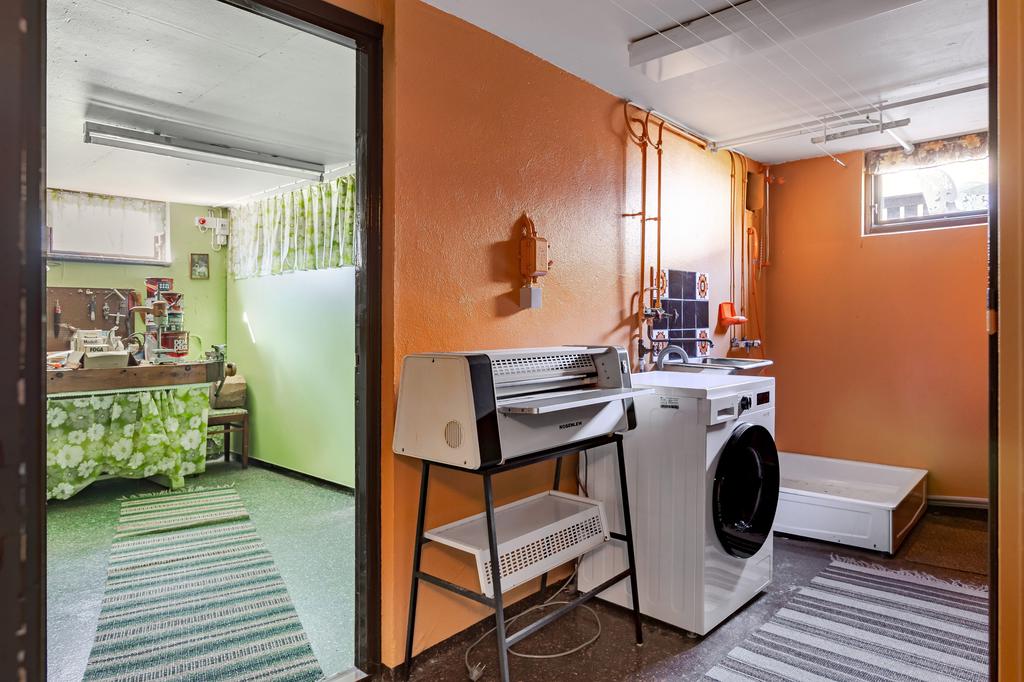 Tvättstuga och verkstad