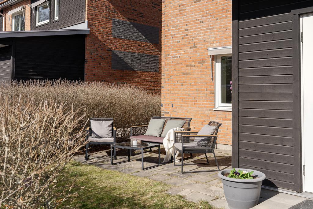 Trevlig uteplats på framsidan
