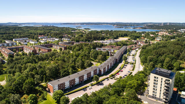 Drönarbild över Brf HSB Uppegård i Stenungsund