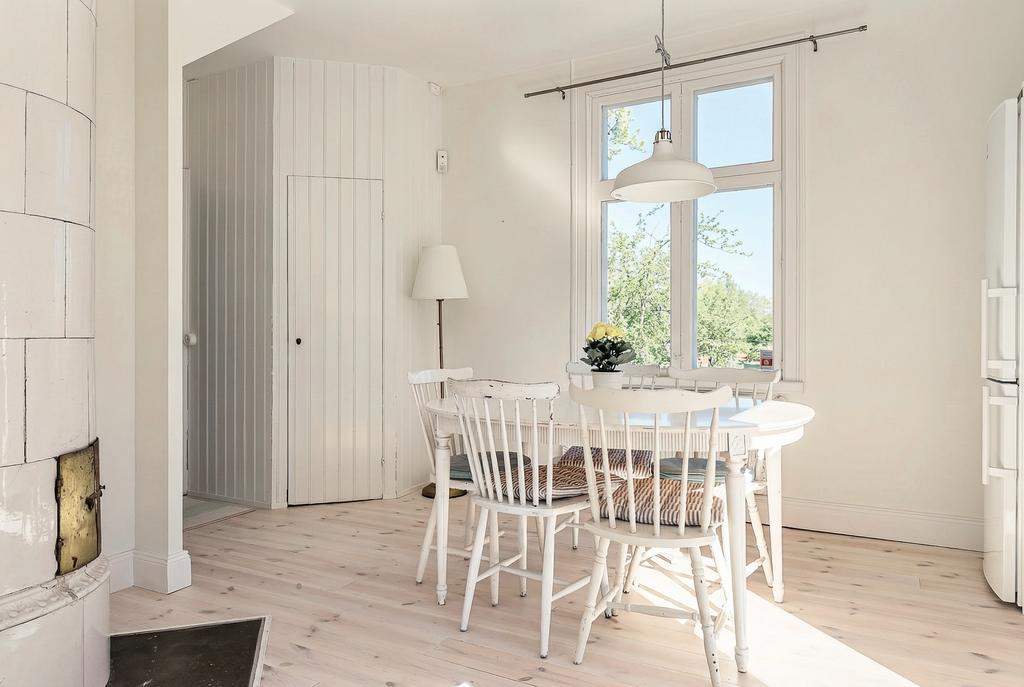 Matplatsen och walk-in skafferi