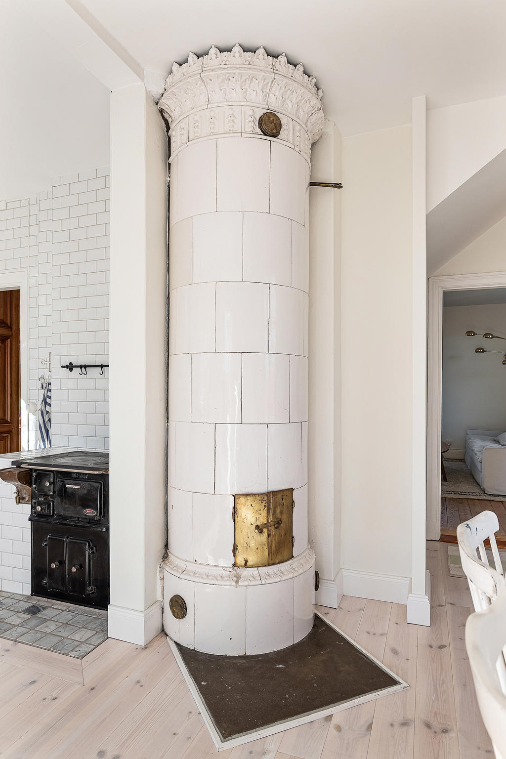 Kakelugn vid matplatsen