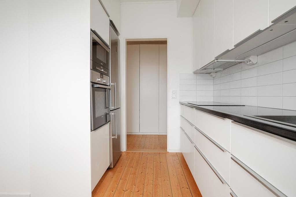 Från kök ut till hallen