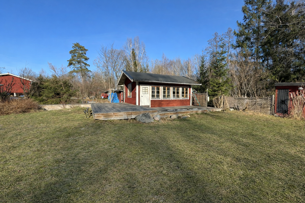 Gästhus
Bilden är årstidsredigerad