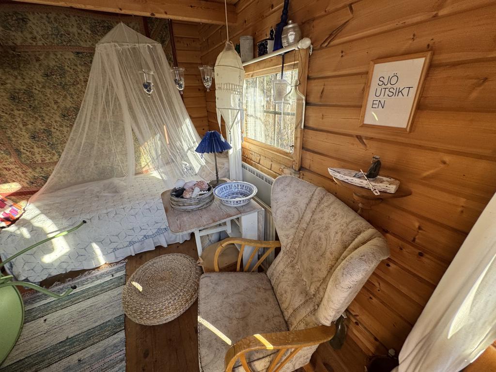 Inuti tårtbiten, och ovanpå finns ett sovloft.