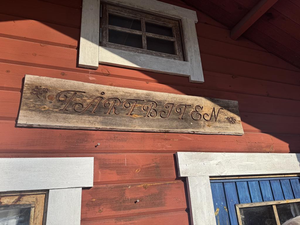 Tårtbiten med fönstret uppe på loftet