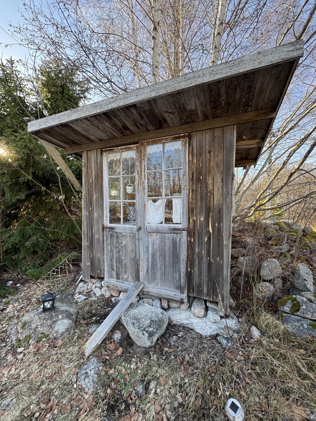 Vackert utedass med havsvy