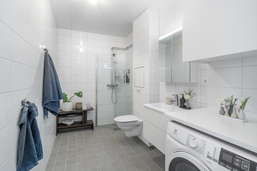 Stort fräscht badrum