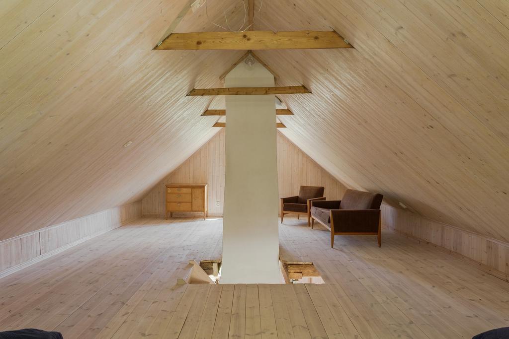 Övre plan i gäststugan