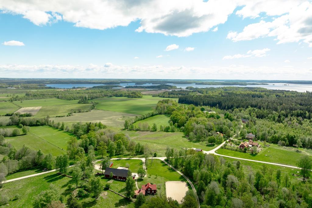 Bolmen i bakgrunden