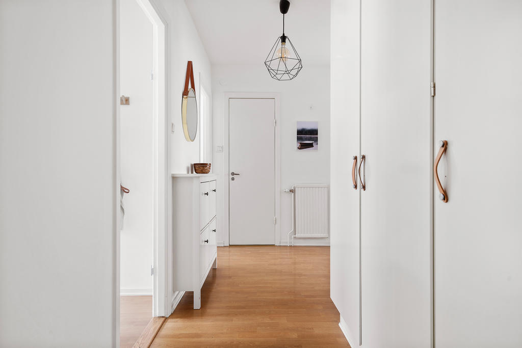 Inre hall med förvaring