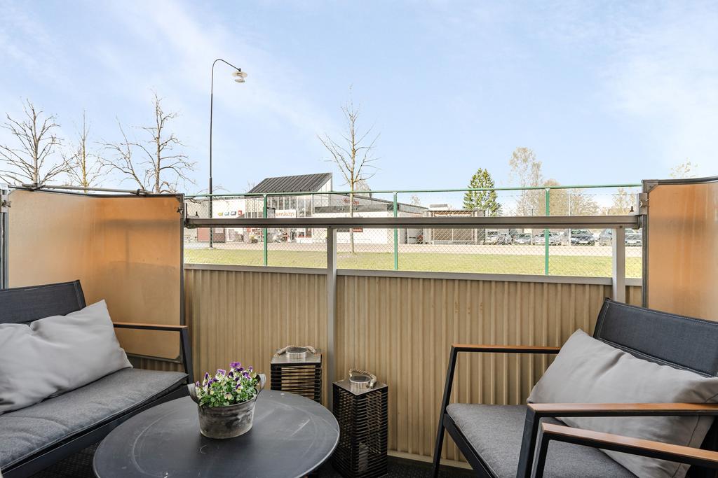 Balkong i västerläge med eftermiddags- och kvällssol