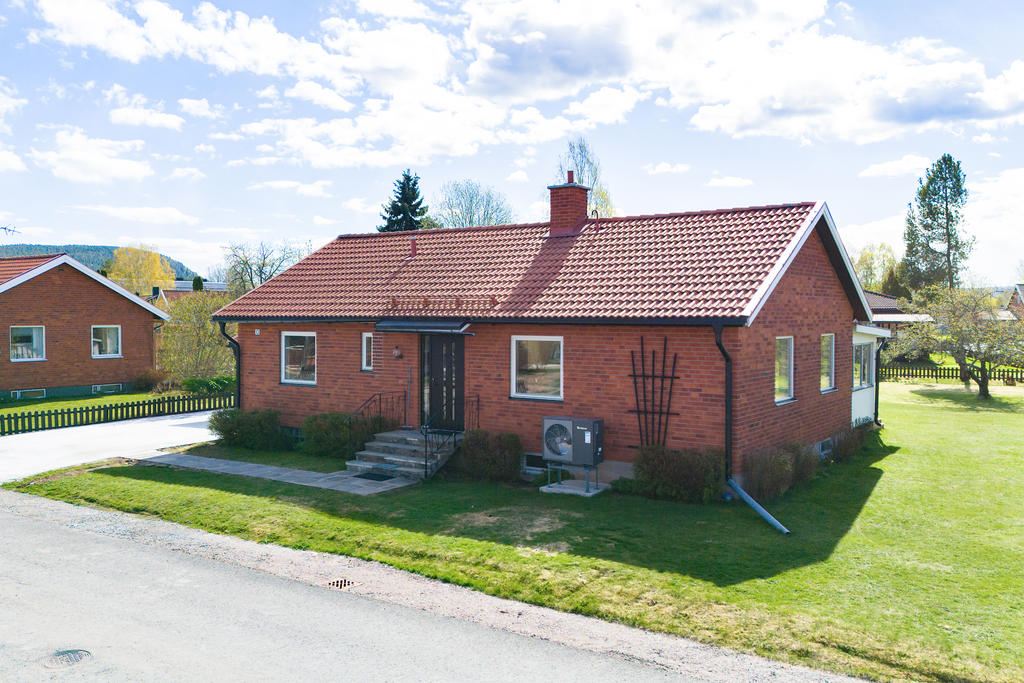 Solvägen 13 - ett renoverat hem med centralt läge!