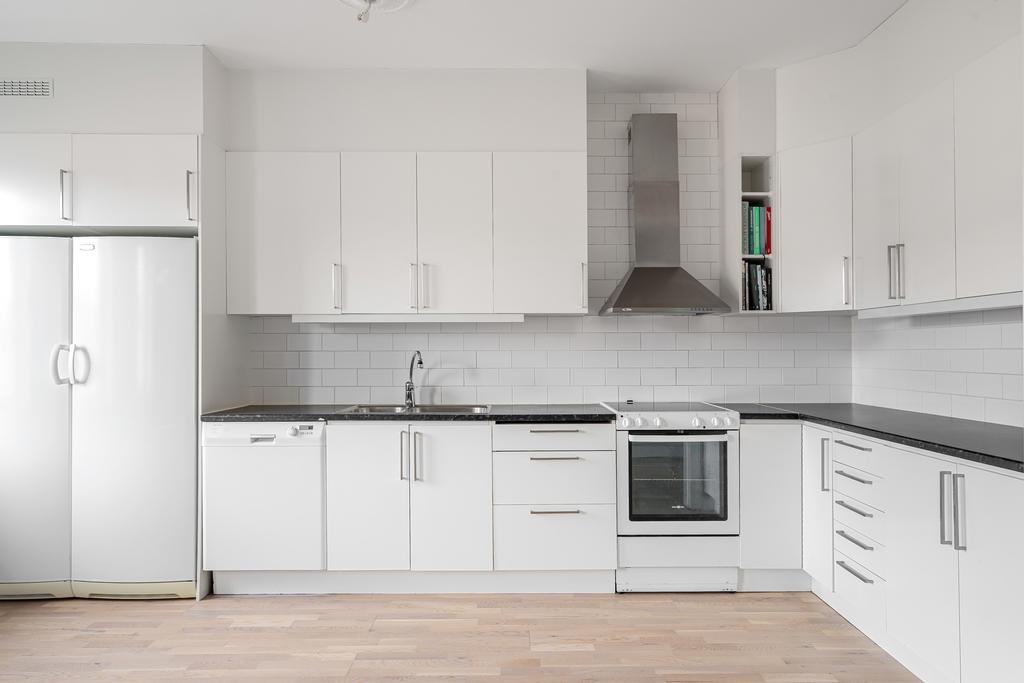 Gott om förvaring och bänkyta