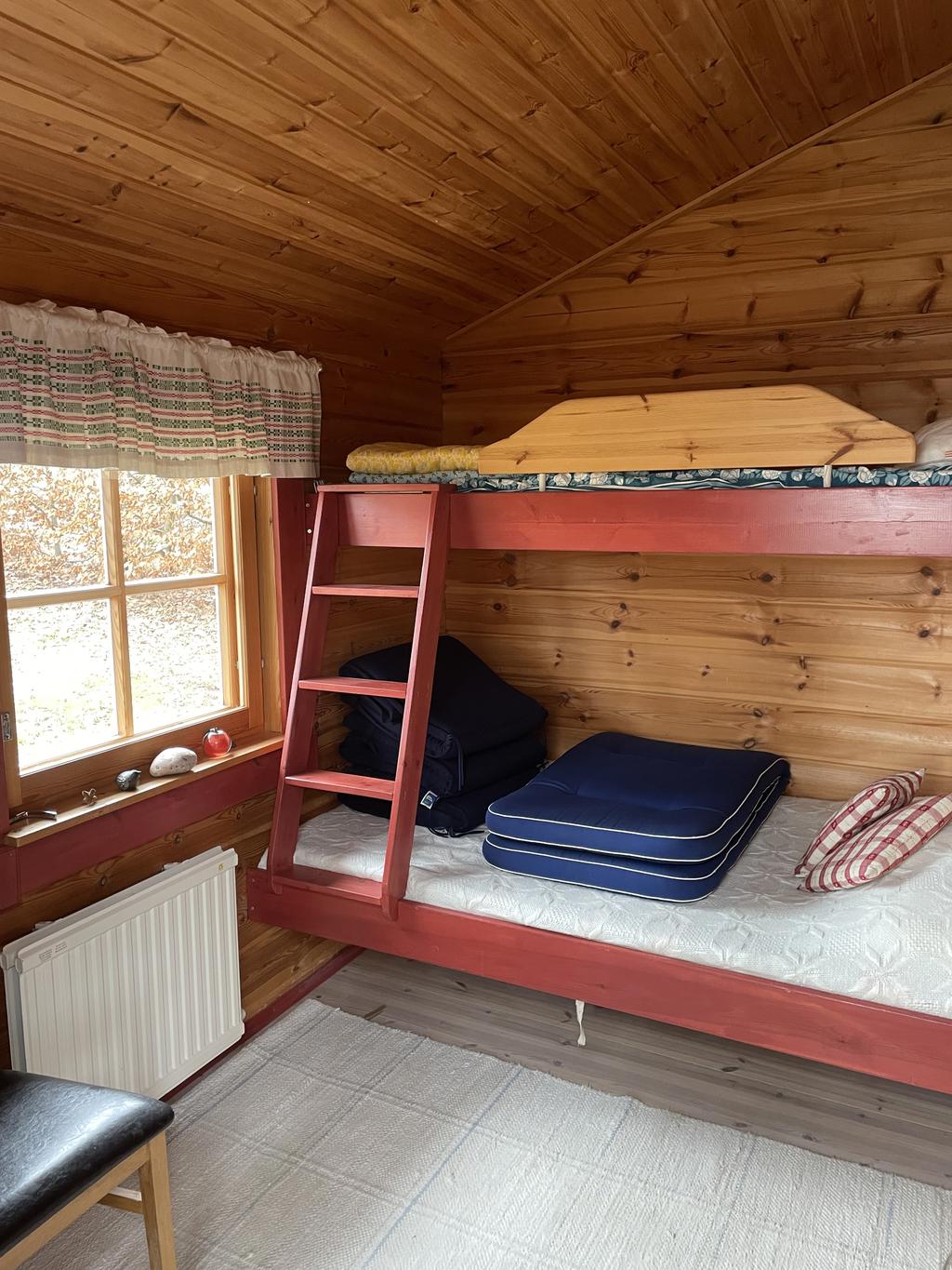 Ena sovrummet i gästhuset