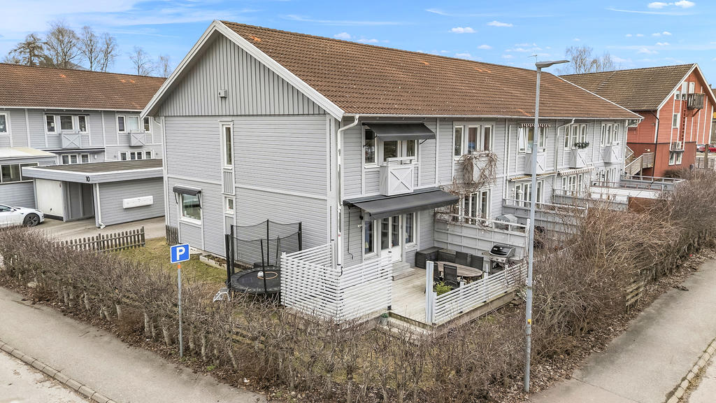 Baksidan med uteplats