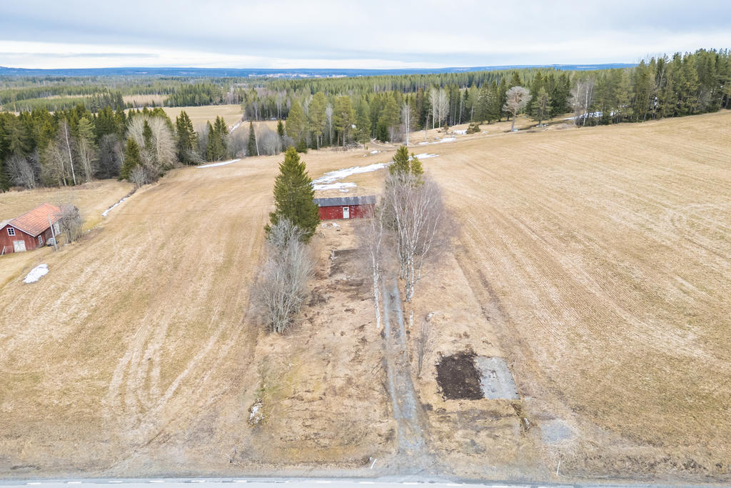 Här fanns tidigare bostadshus och garage, förutom förrådsbyggnaden