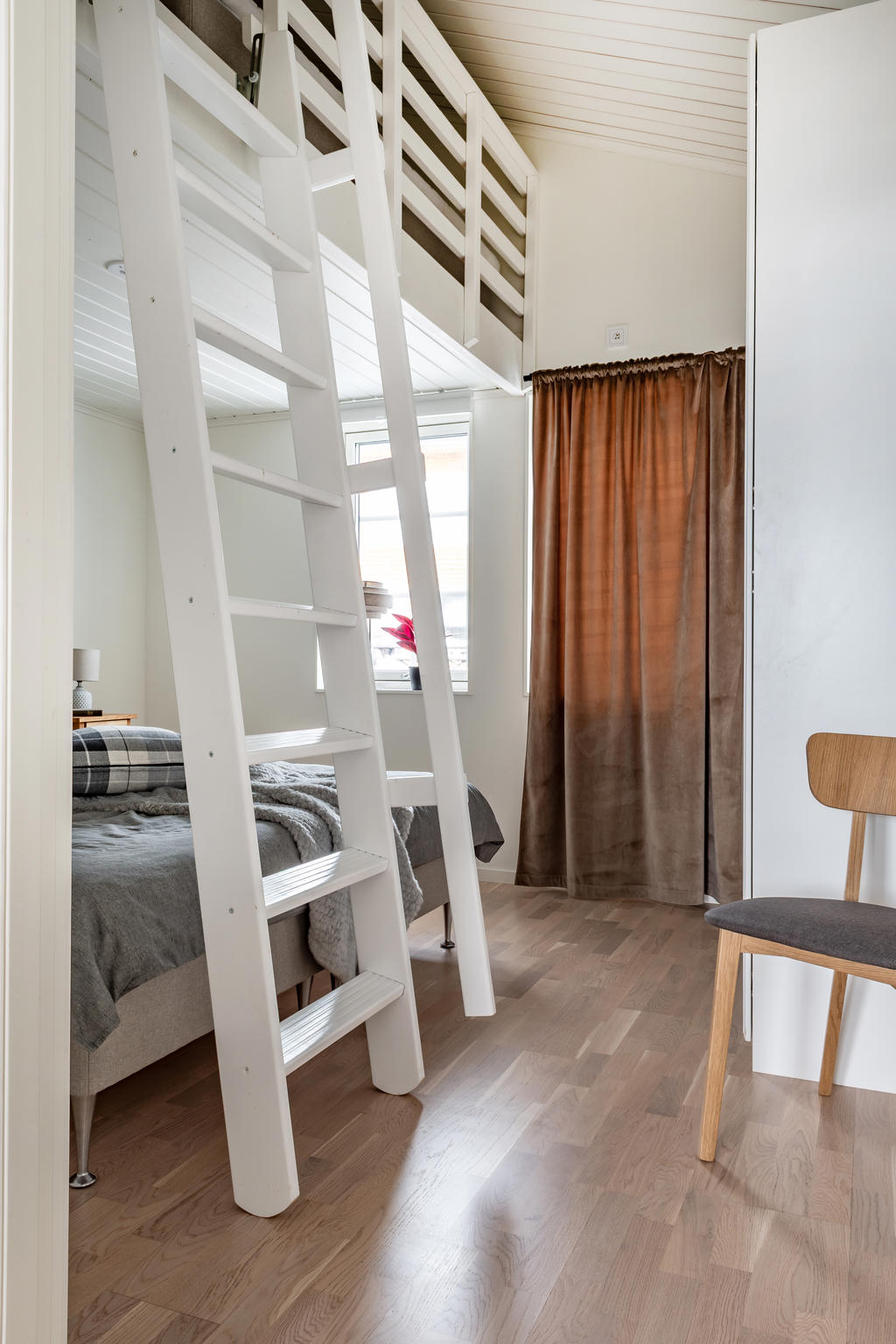 Sovrum 3 med sovloft tack vare den fina takhöjden! 