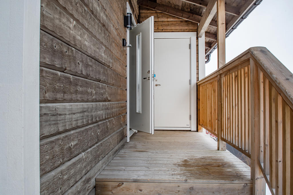 Entré till lägenheten med anslutande varmförråd