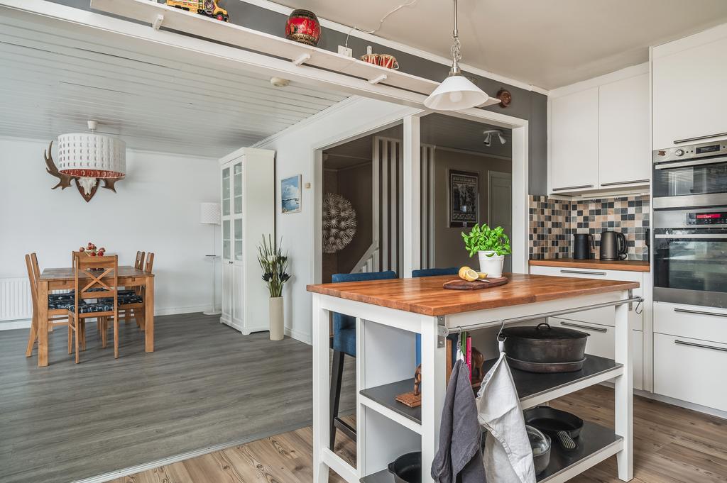 Öppet mot matplatsen