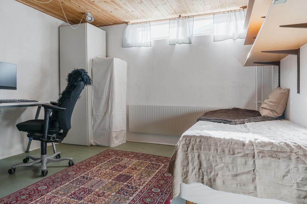 Kontorsrum/gästrum källare