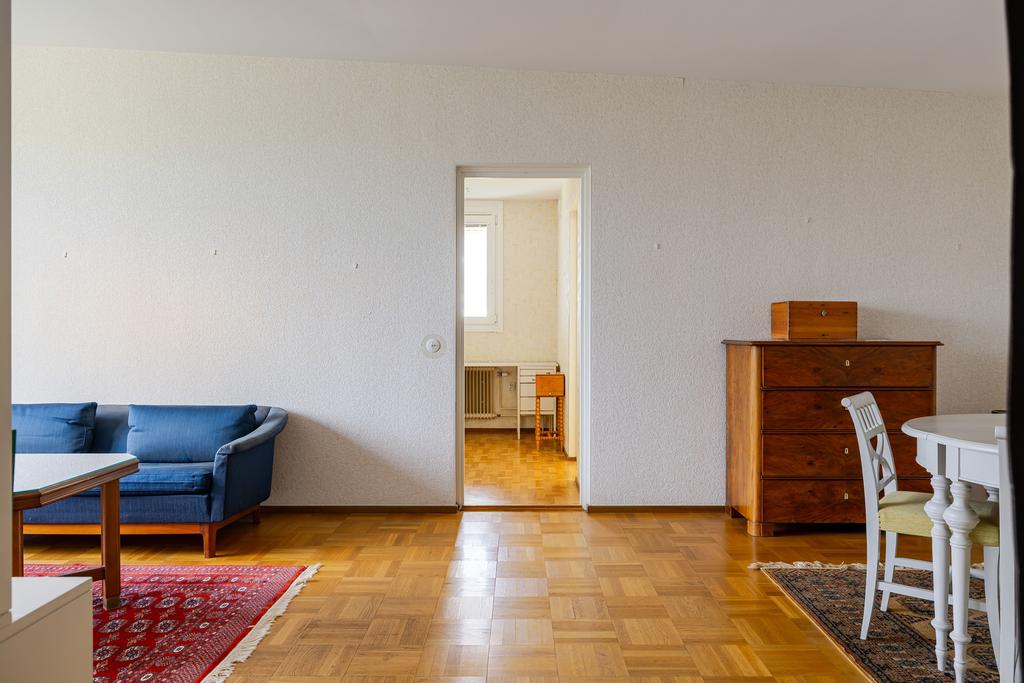 Vardagsrum mot sovrumsdel