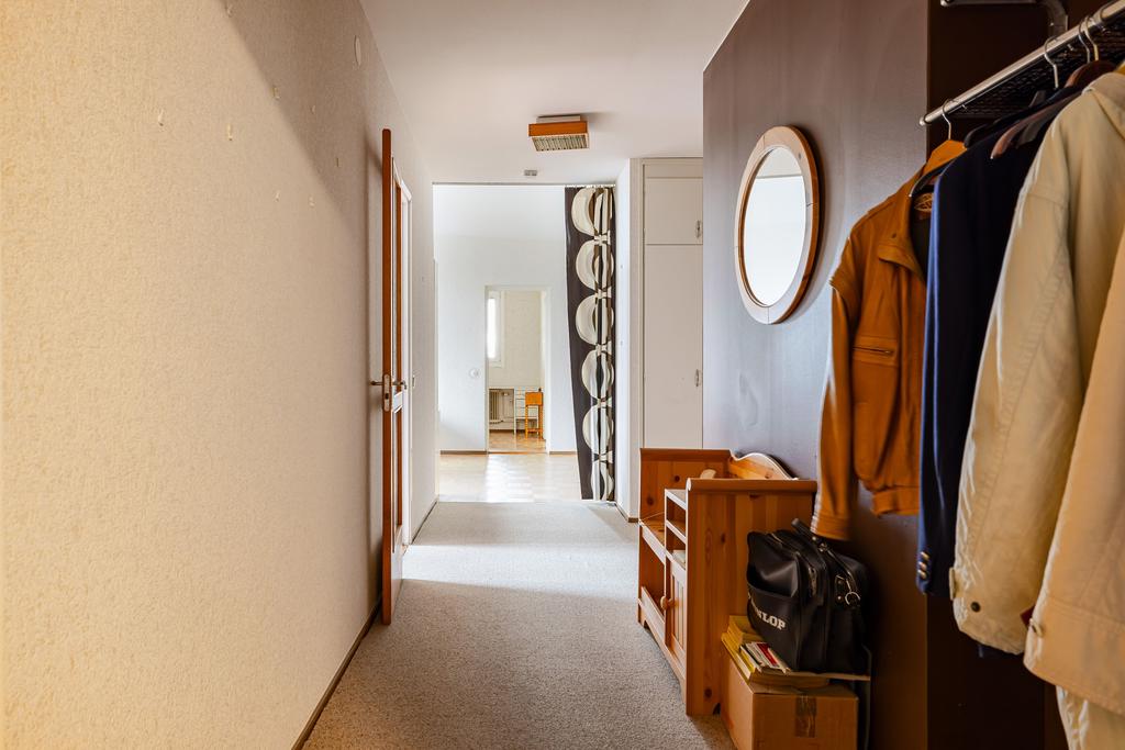 Hall med plats för avhänging