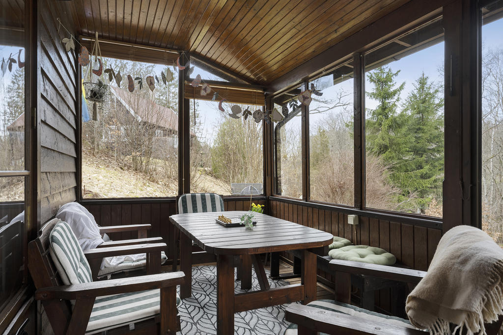 Inglasad altan med delvis skjutbara fönsterpartier