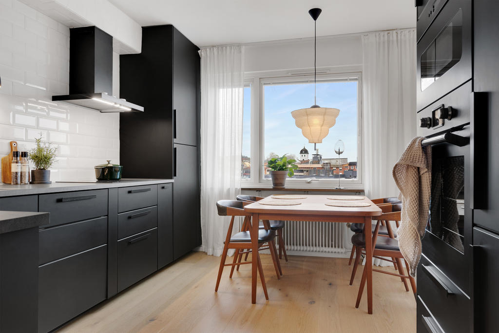 Stilrent kök i svart