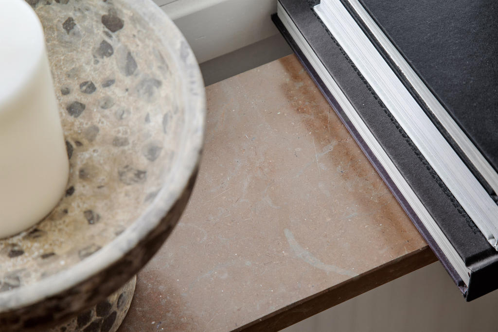 Fönsterbräda i sten