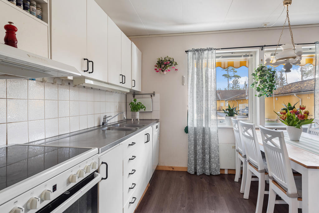 Köket, diskmaskinen är köpt år 2025