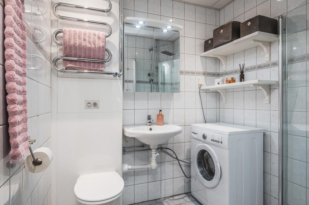 Hekaklat badrum med tvättmaskin