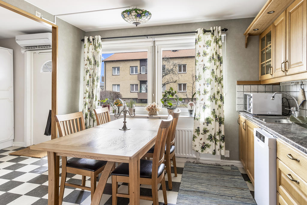 Ljusinsläpp vid matplatsen