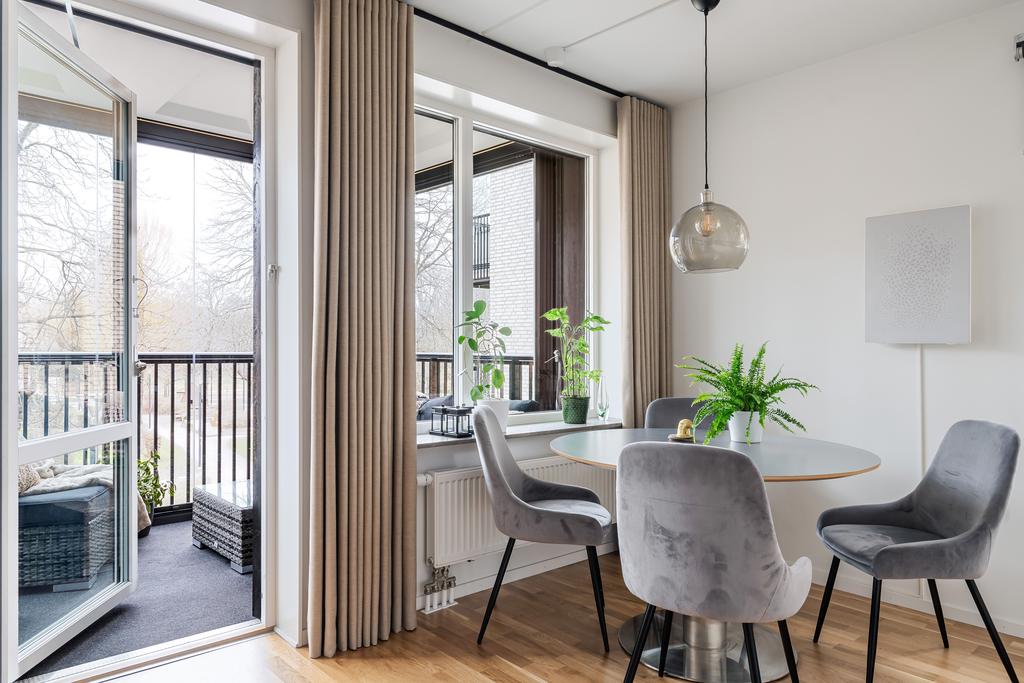 Utgång till inglasad balkong 