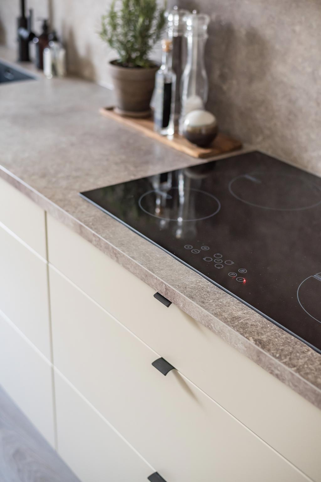 Extra bred induktionshäll