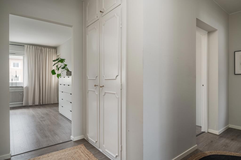 Inbyggda garderober i hallen