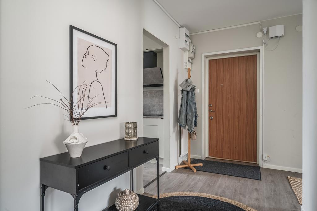 Vy mot entrén och köket