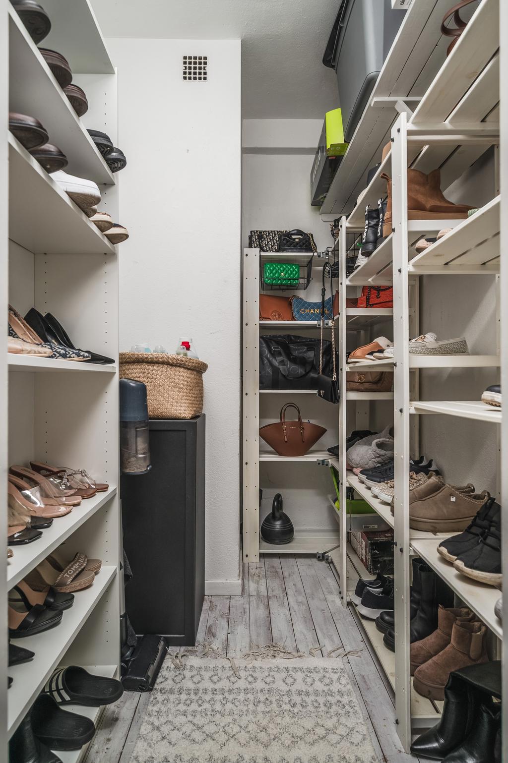 Walk in closet i hallen