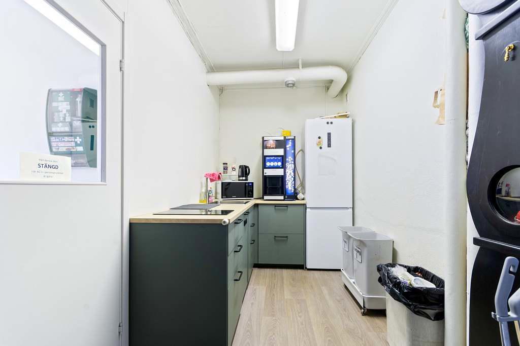 Pentry mellan kontor och garage