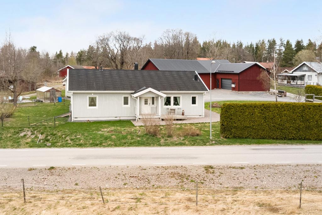 En fastighet som erbjuder det mesta på landet. 