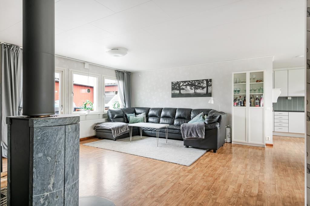 Härligt med öppen planlösning mellan kök och vardagsrum. 