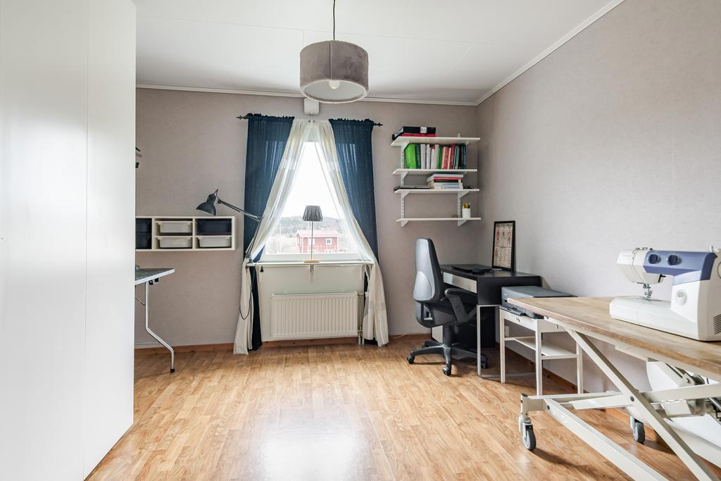 Sovrum 2 används idag som kontor. 